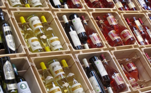 重慶紅酒批發(fā)市場(chǎng)-進(jìn)口紅酒和國(guó)產(chǎn)紅酒有什么區(qū)別？